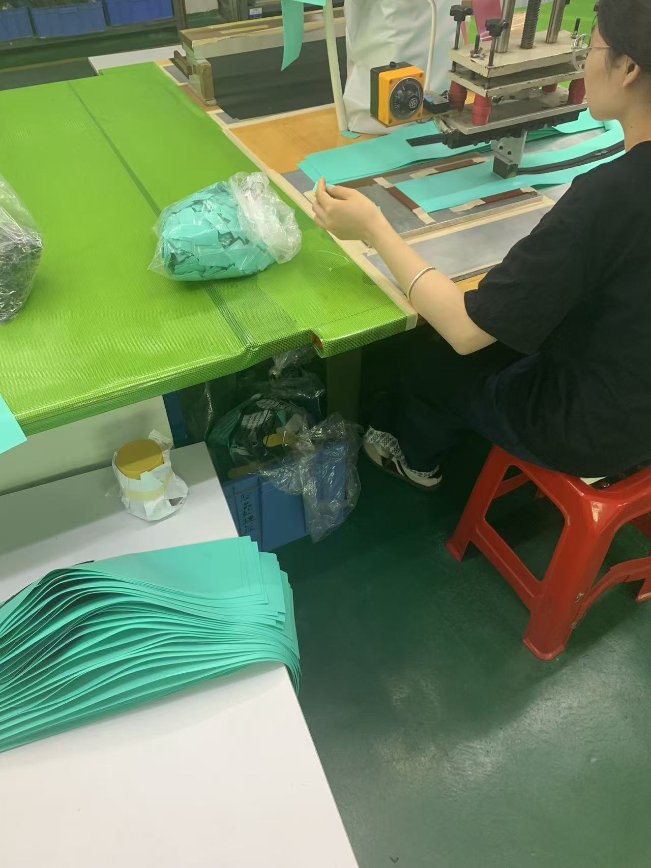 Professional 27.12 MHz high-frequency welding process for TPU dry bags.