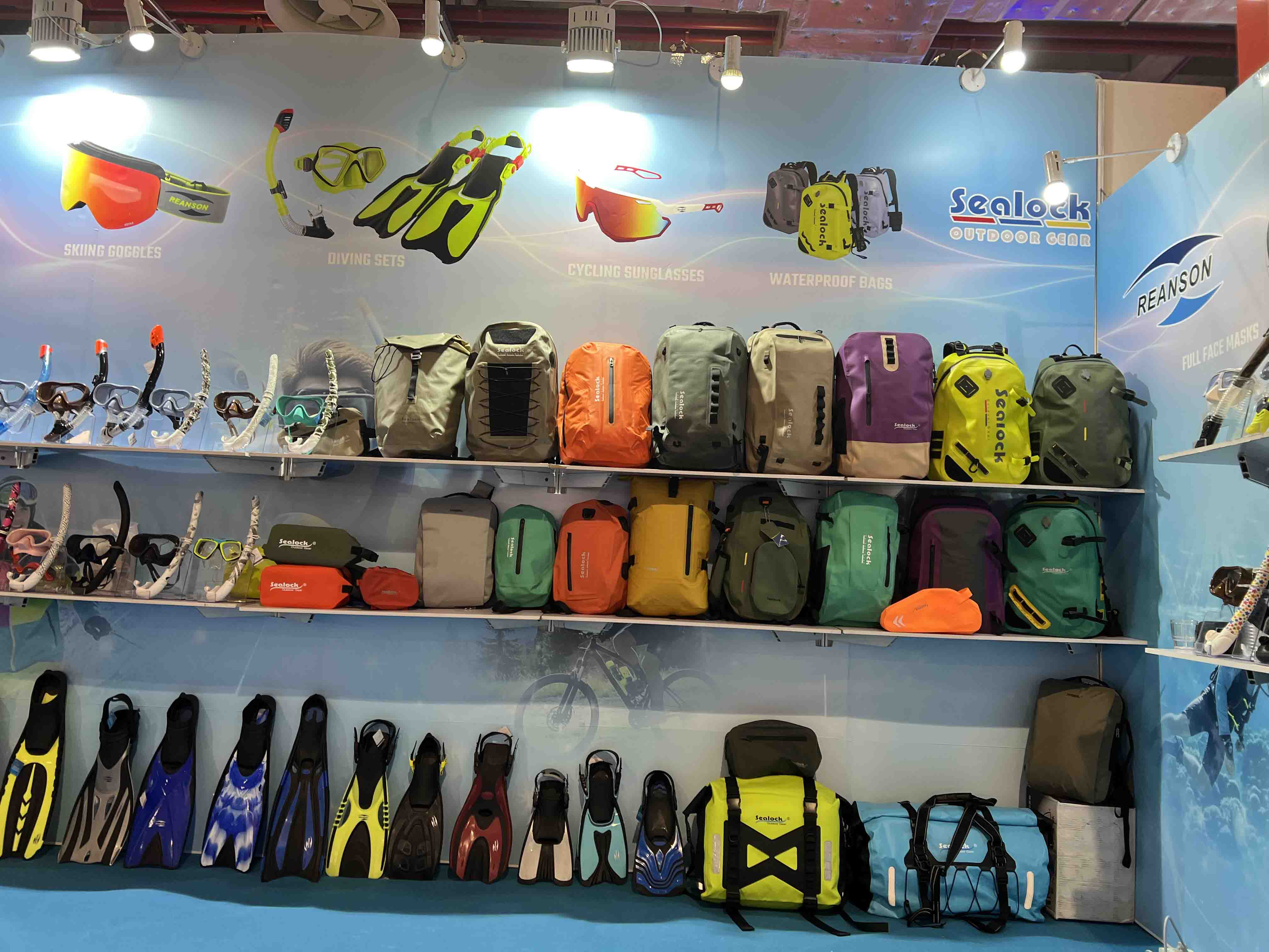 Sealock's 1.0 Bar technical gear being inspected by diving experts at the DRT SHOW Shanghai.