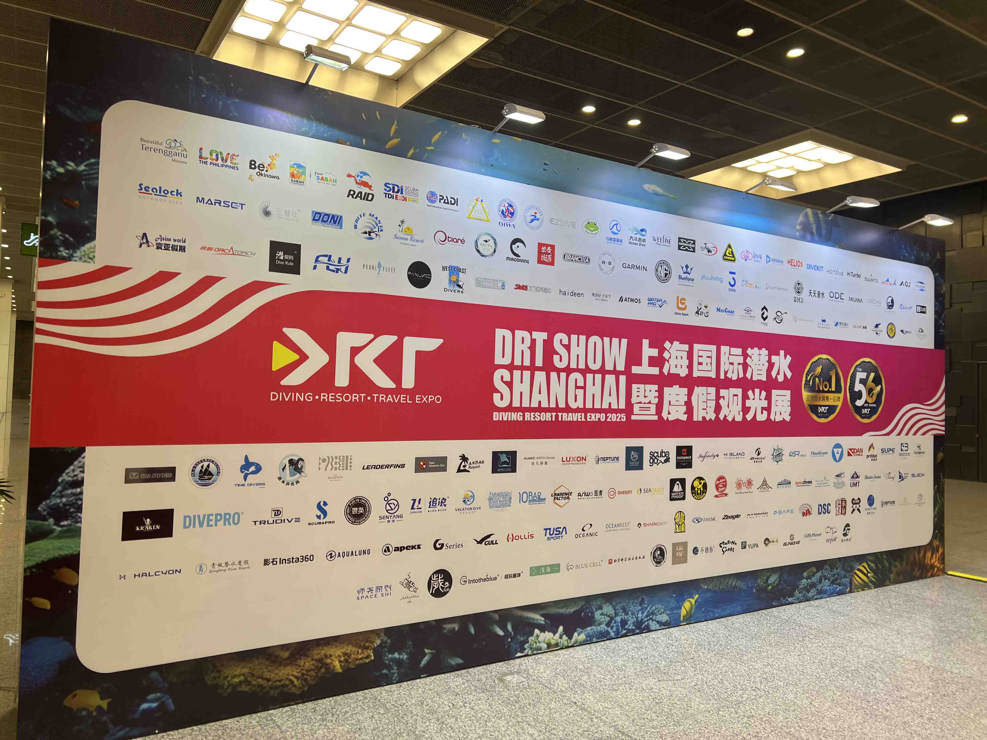 Sealock's 1.0 Bar technical gear being inspected by diving experts at the DRT SHOW Shanghai.